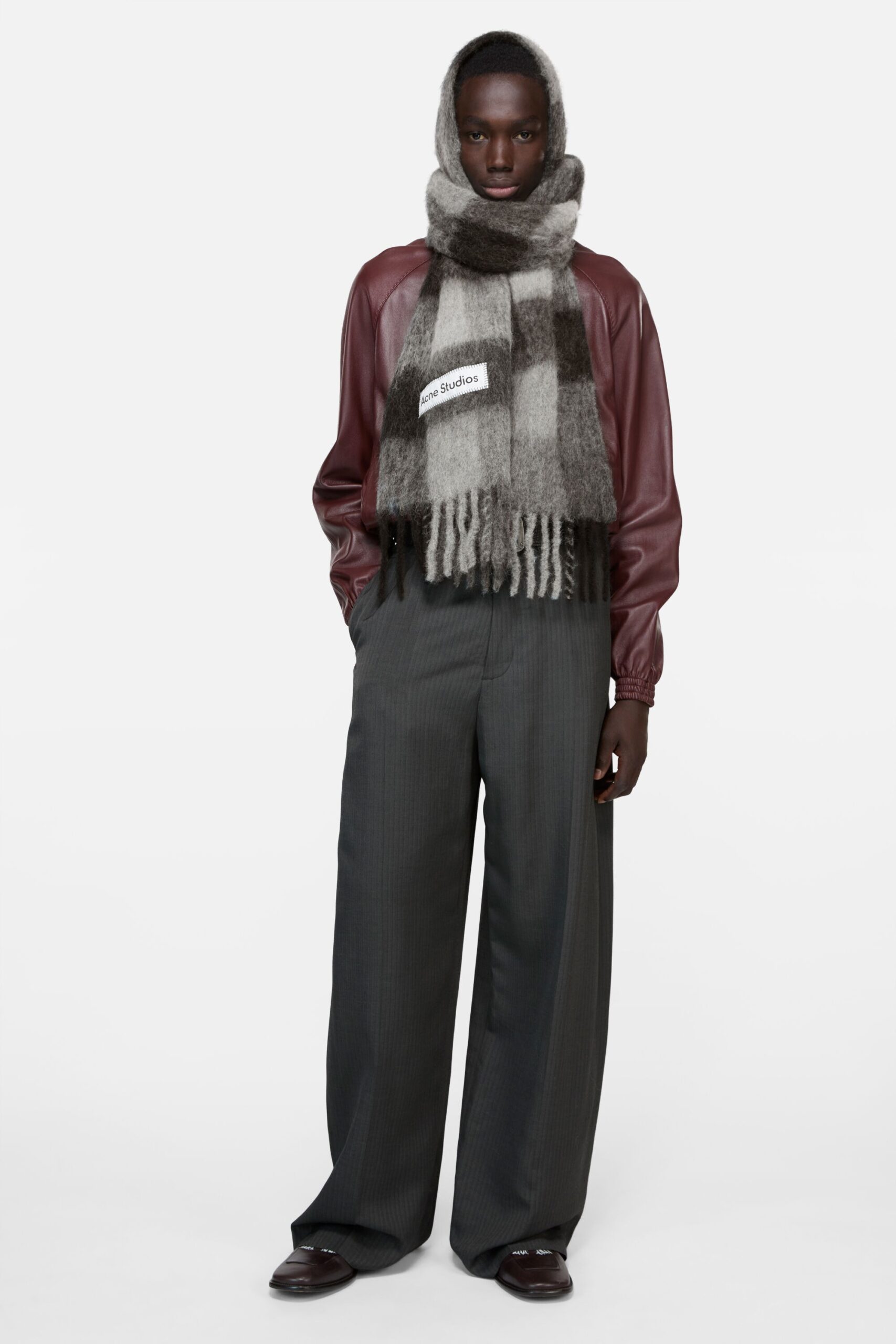 Acne Studios マフラーの購入ガイド|人気モデルを選ぶポイント